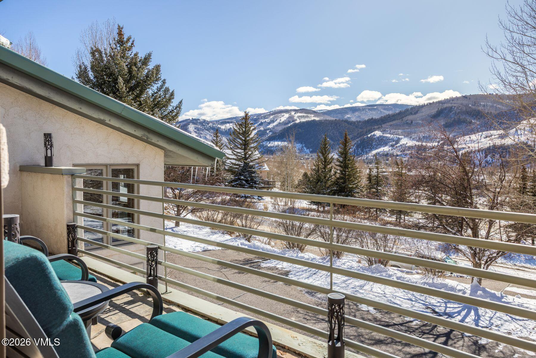21 Hackamore Road W