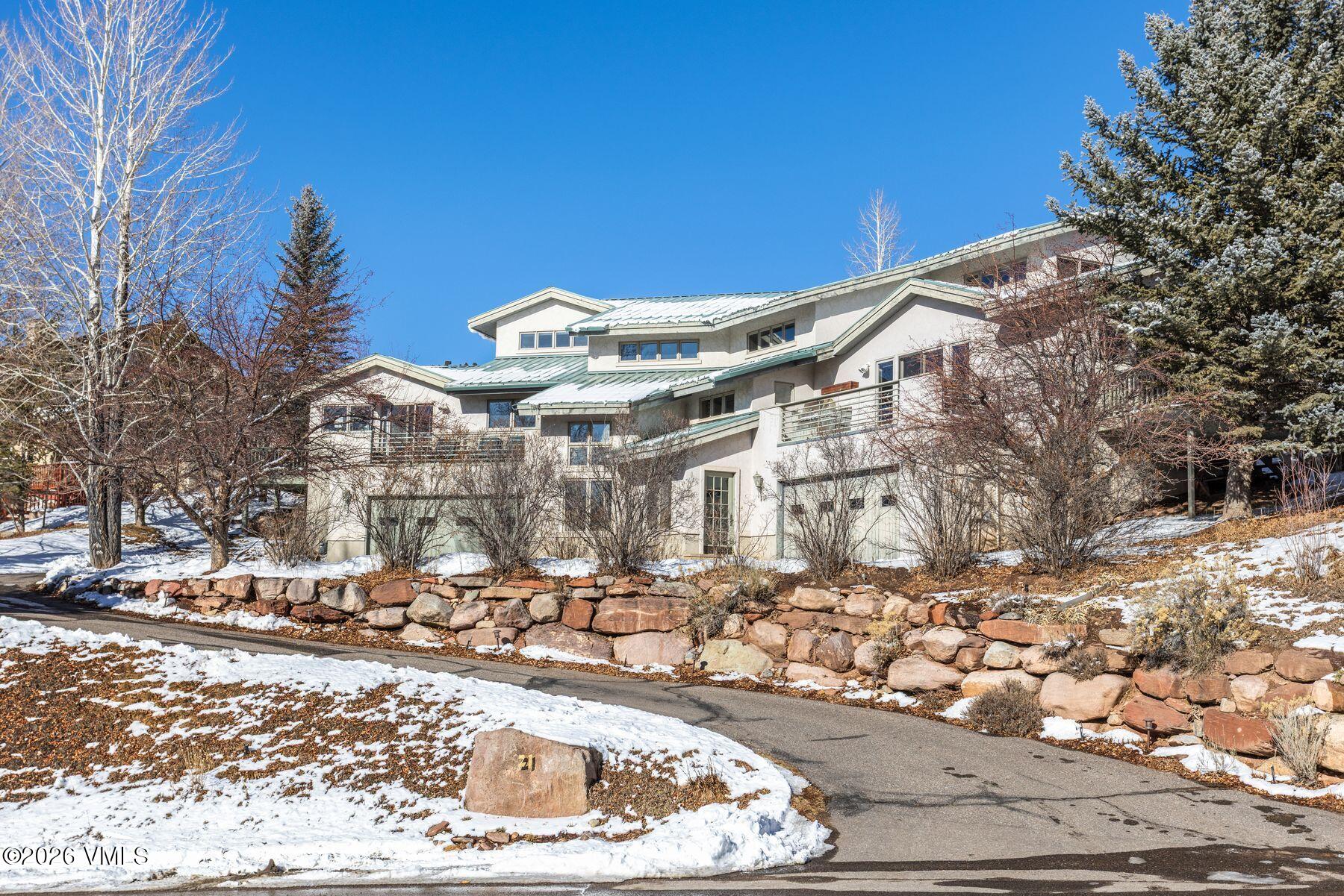 21 Hackamore Road W