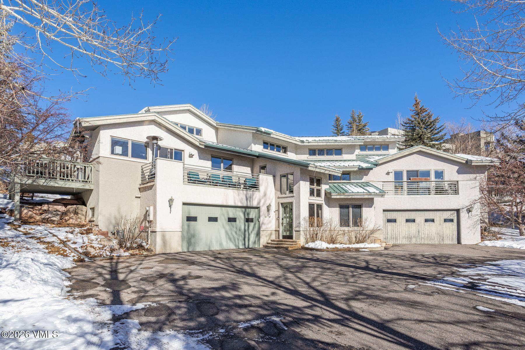 21 Hackamore Road W