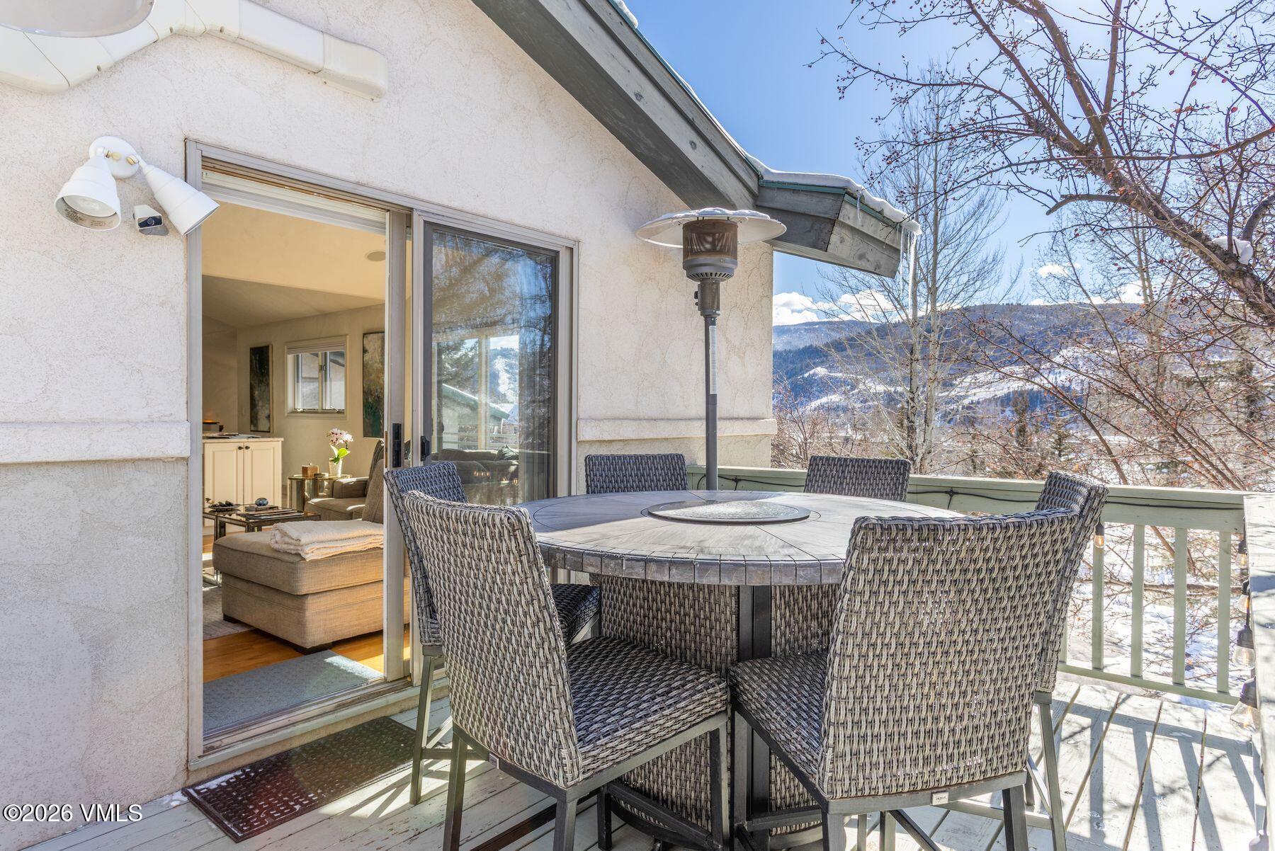 21 Hackamore Road W