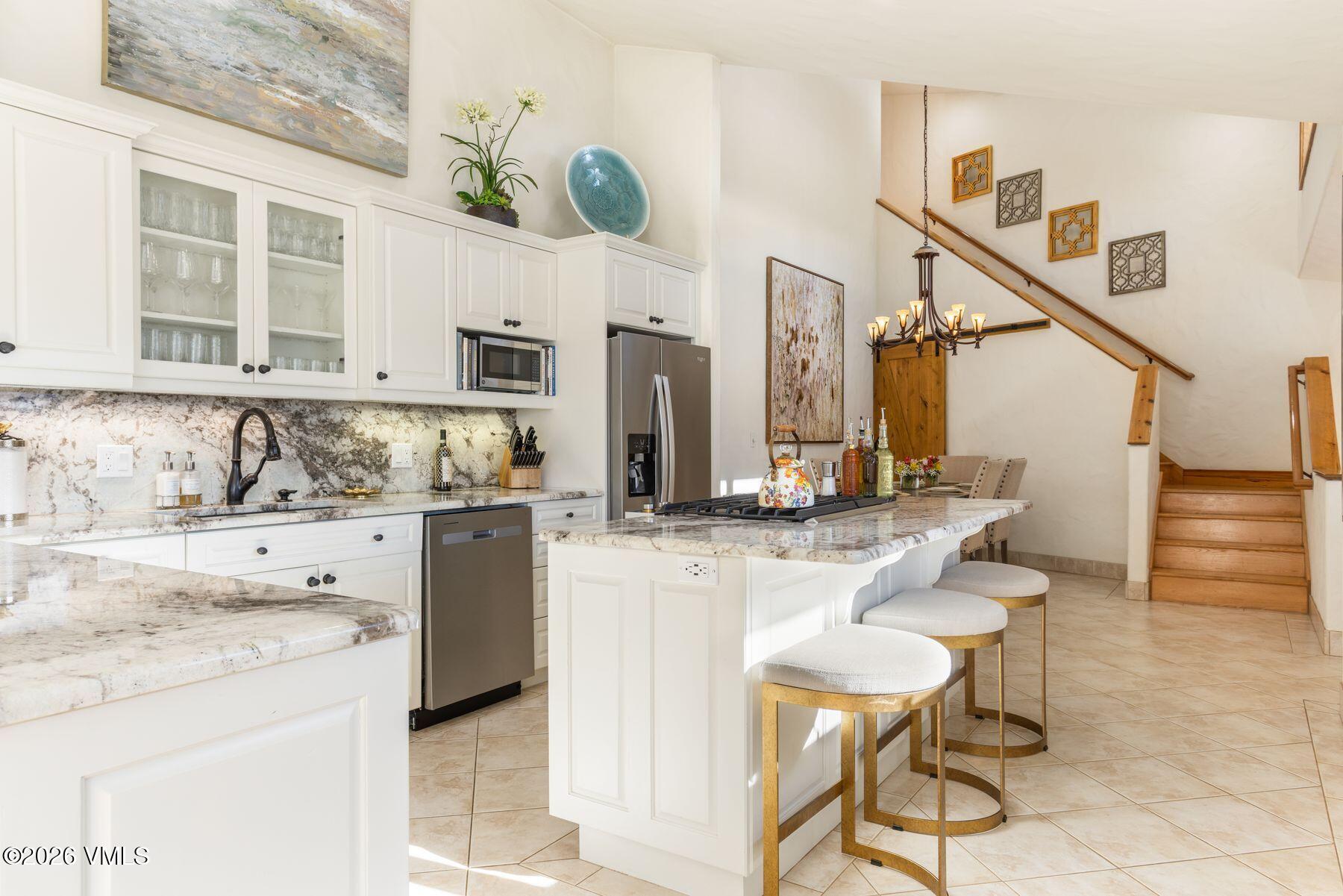 21 Hackamore Road W