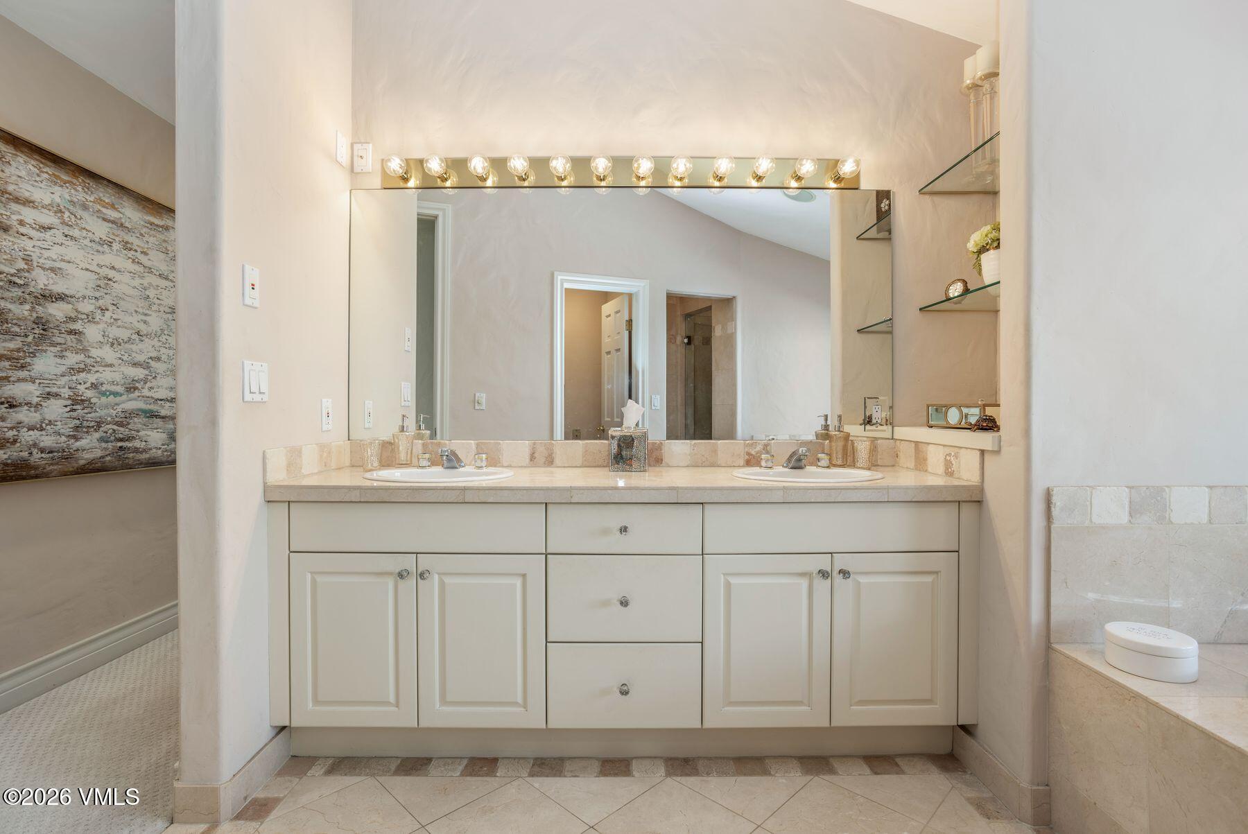 21 Hackamore Road W