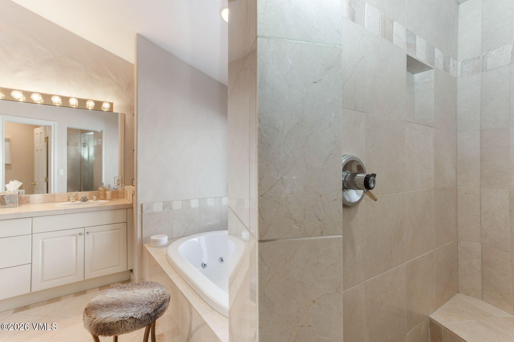 21 Hackamore Road W