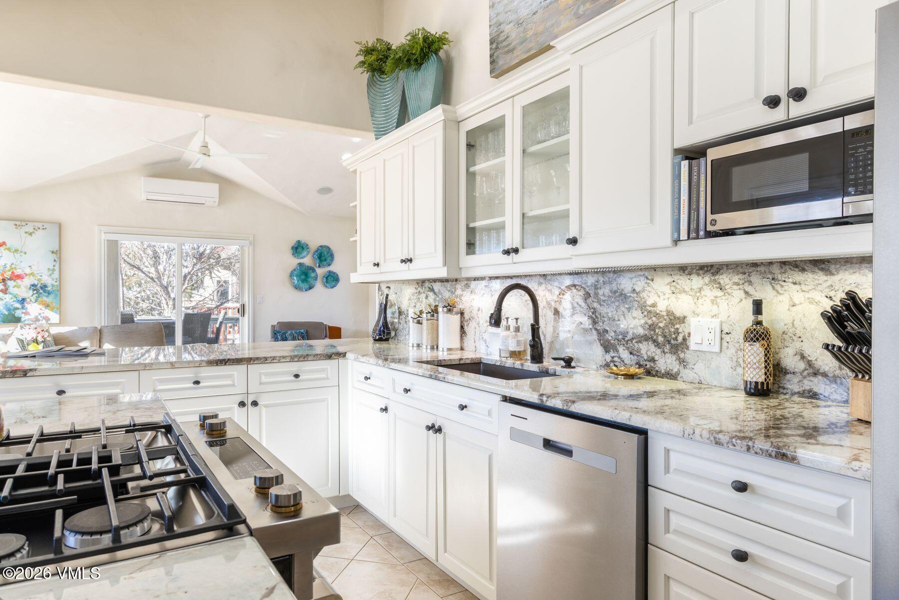 21 Hackamore Road W