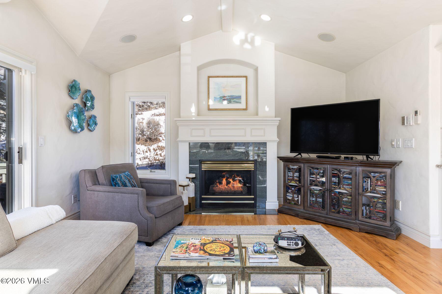 21 Hackamore Road W