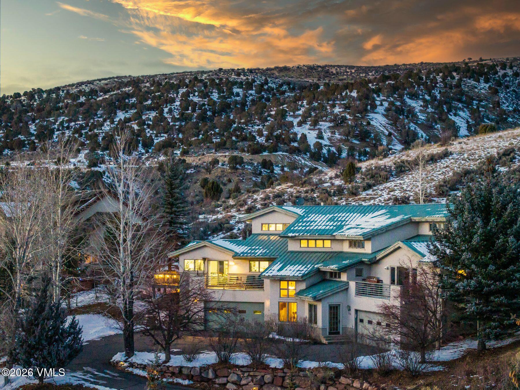 21 Hackamore Road W