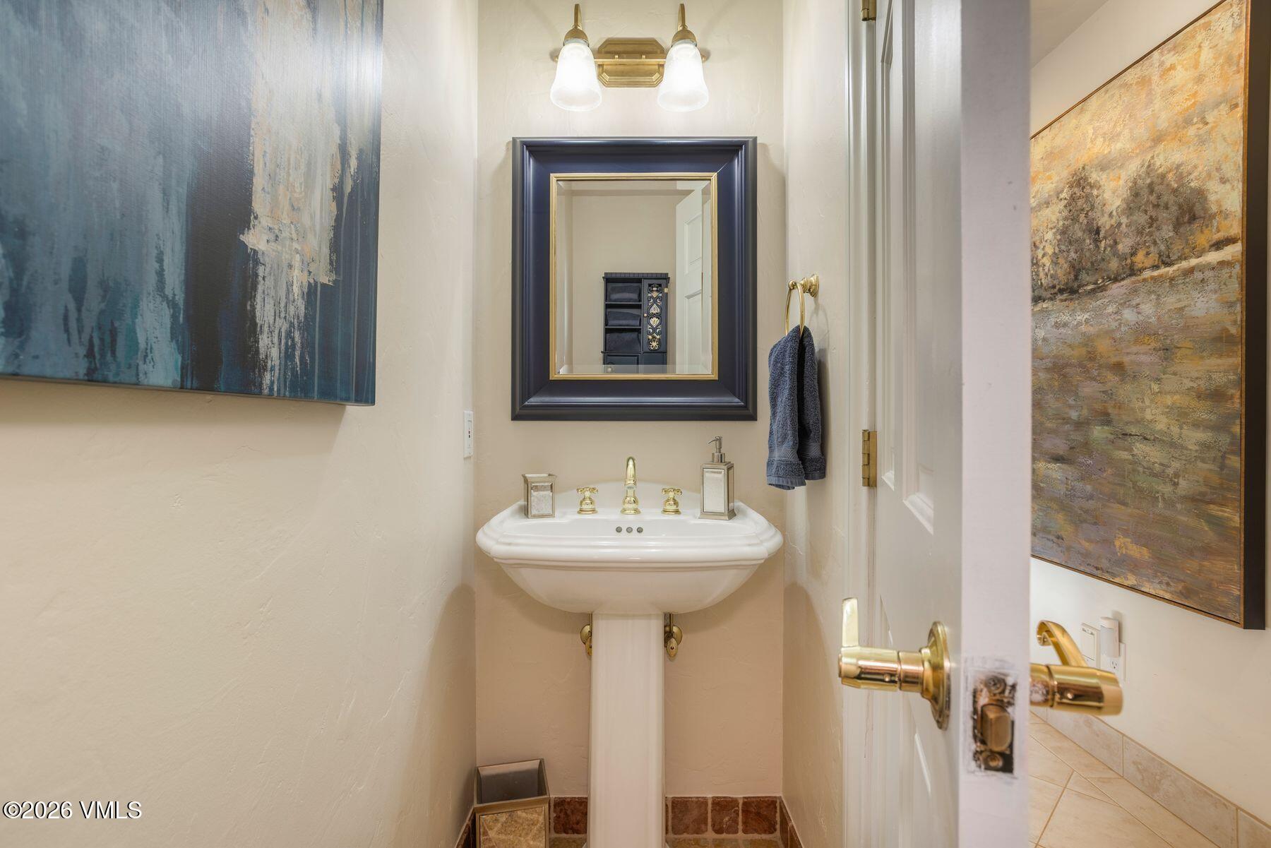 21 Hackamore Road W