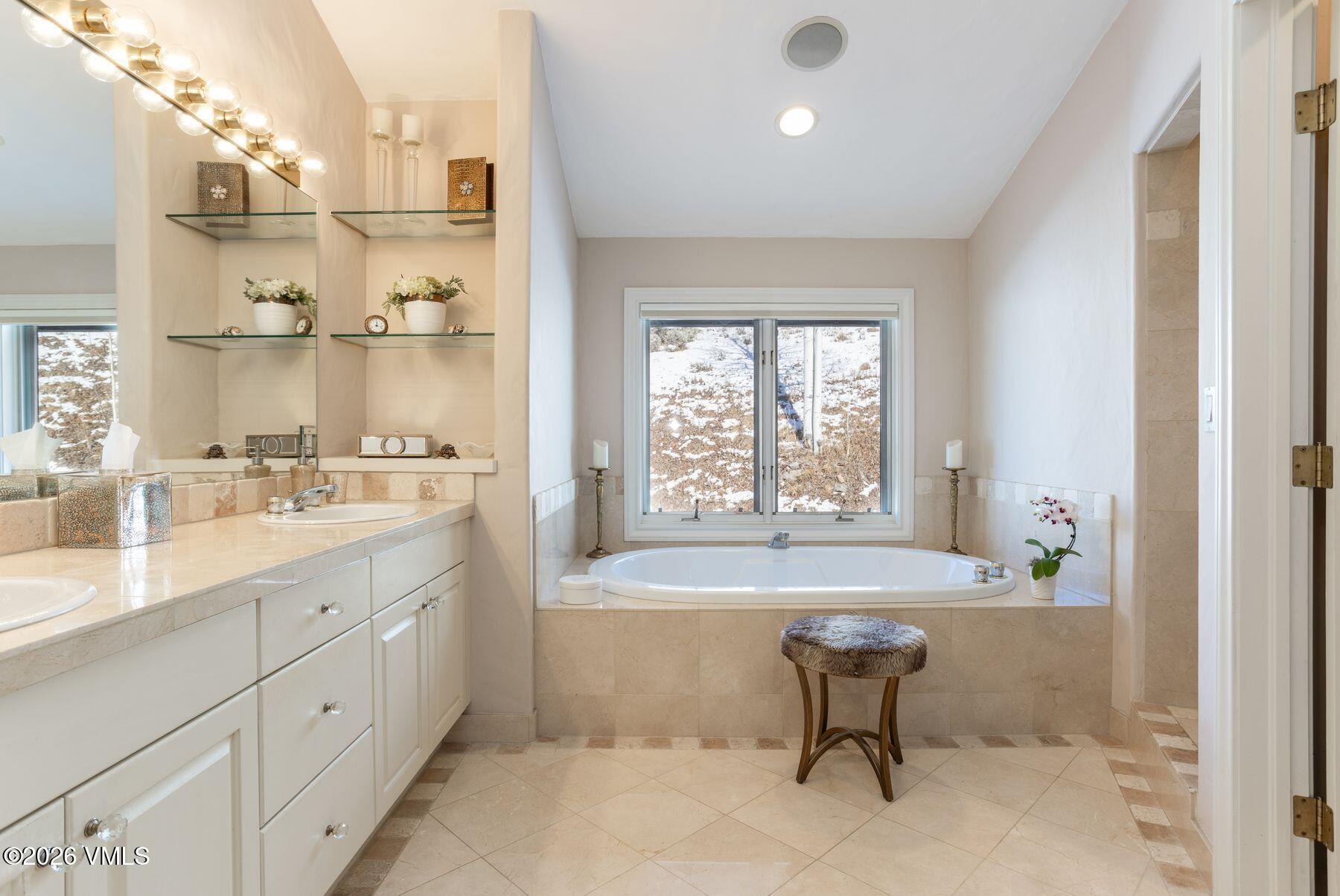 21 Hackamore Road W