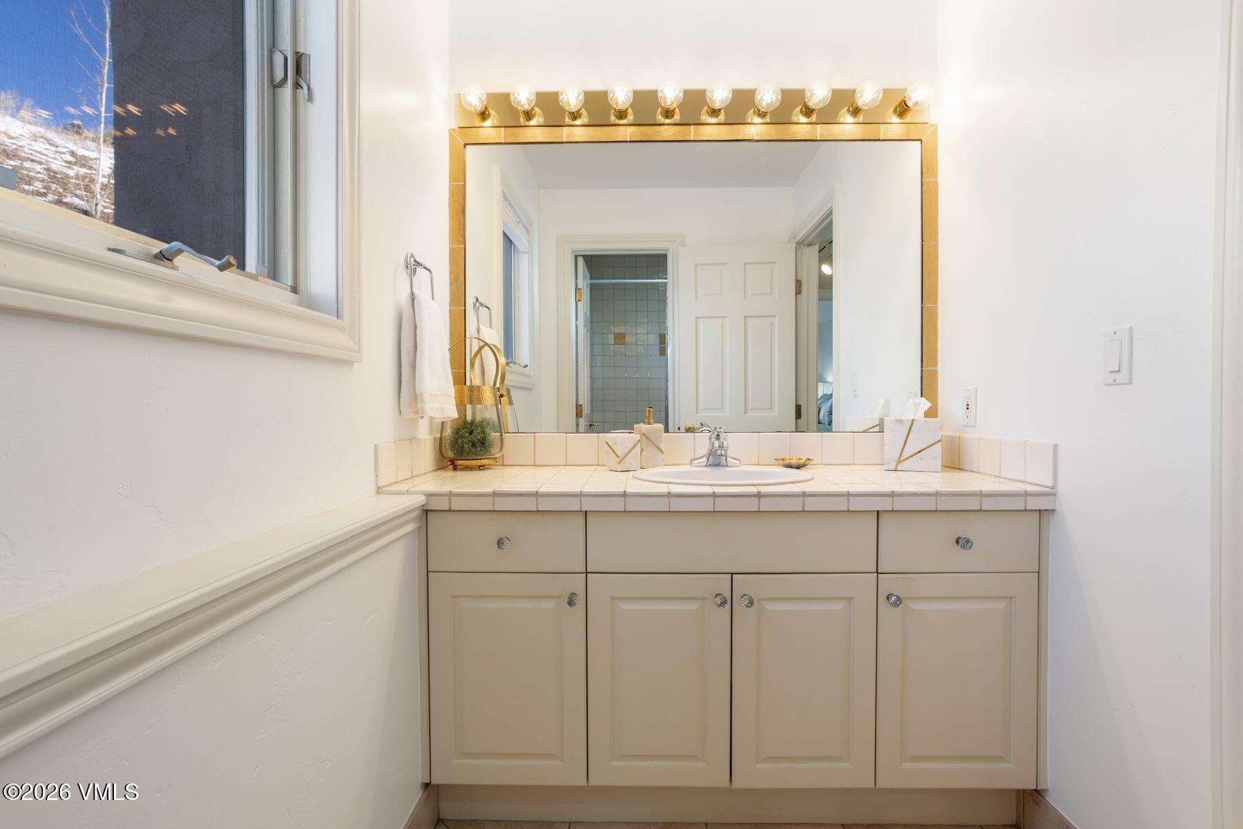 21 Hackamore Road W