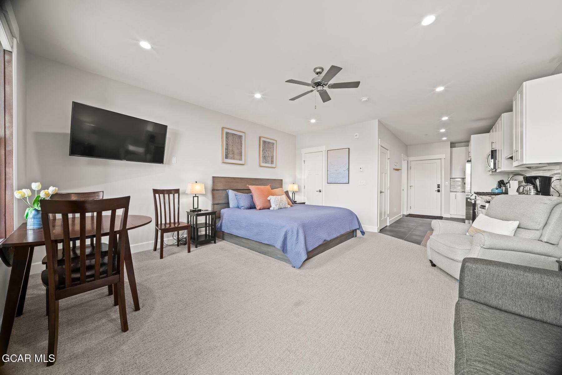 828 Grand Avenue c201