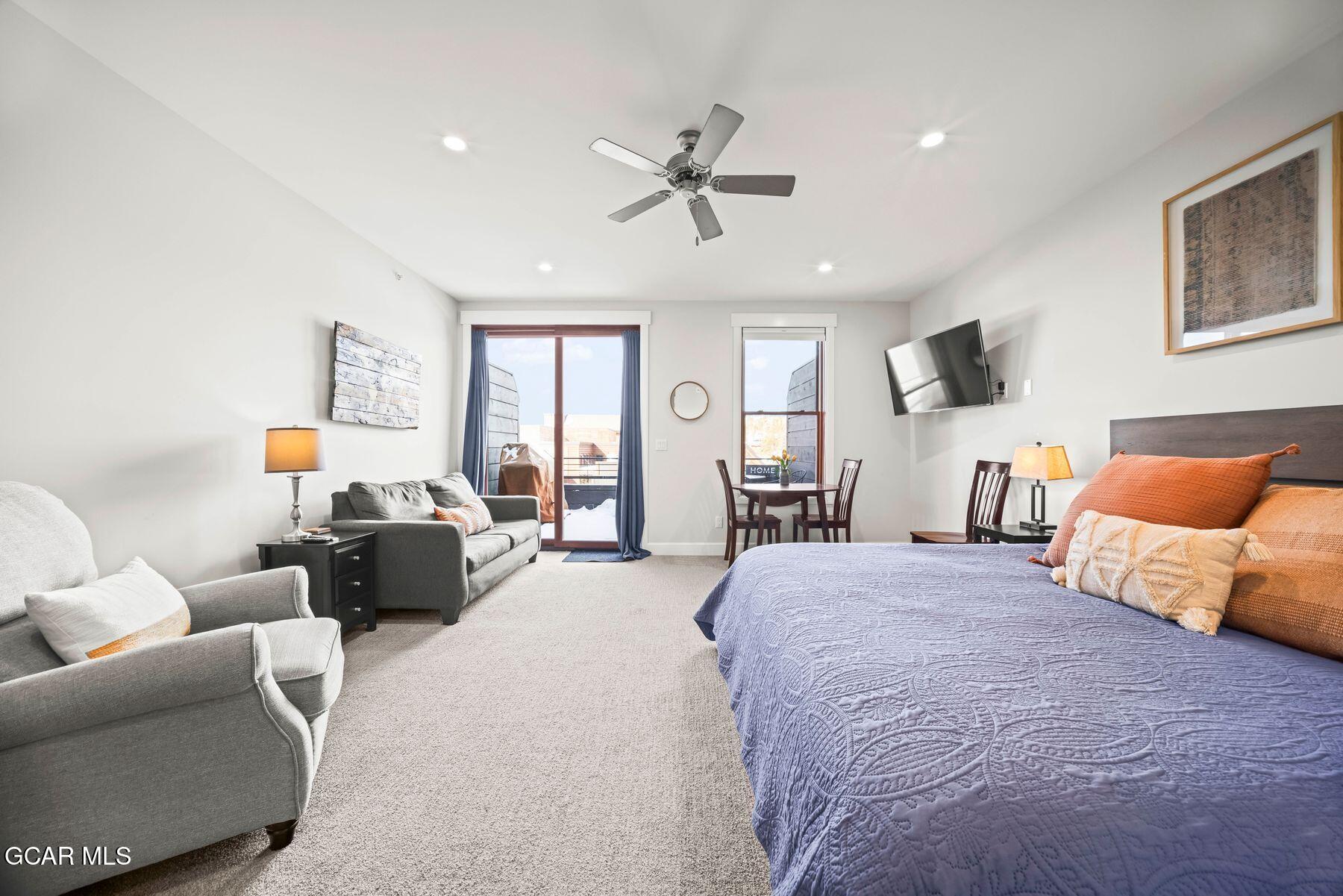 828 Grand Avenue c201
