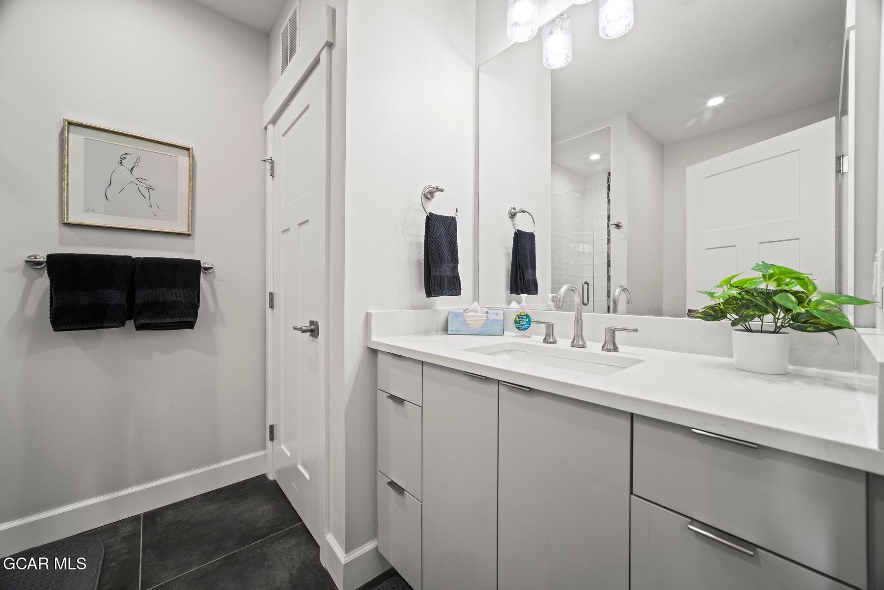828 Grand Avenue c201