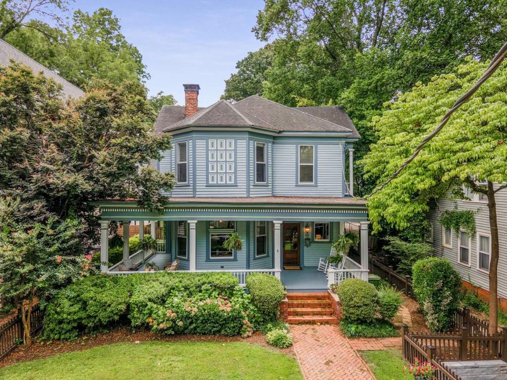 513 St Charles Avenue NE