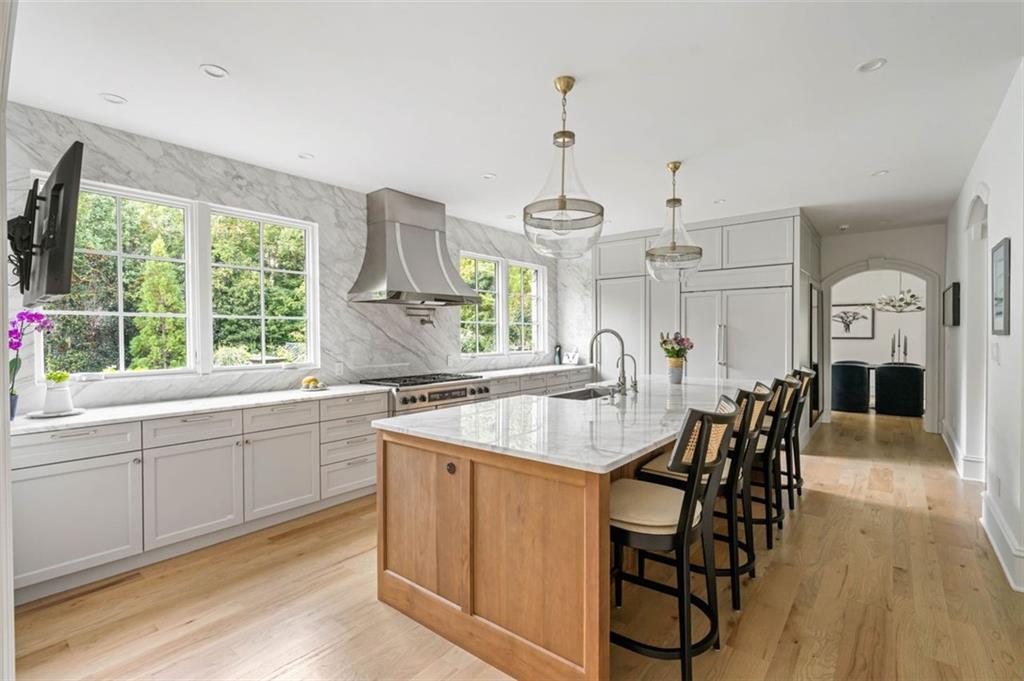 1919 RIVER FOREST Road NW