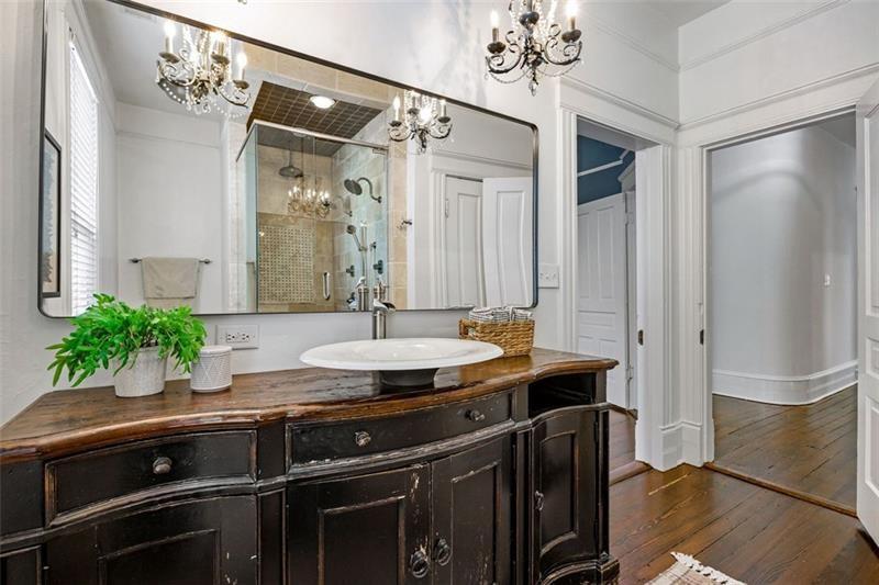 513 Saint Charles Avenue NE