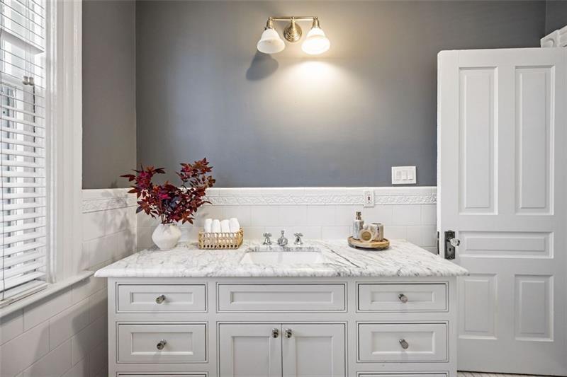 513 Saint Charles Avenue NE