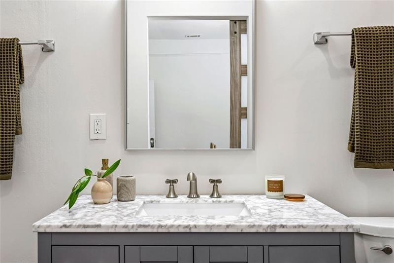 513 Saint Charles Avenue NE