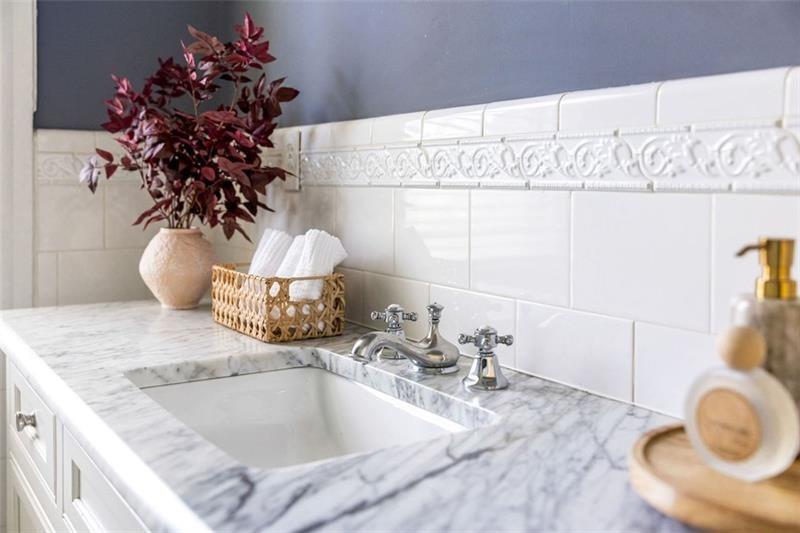 513 Saint Charles Avenue NE