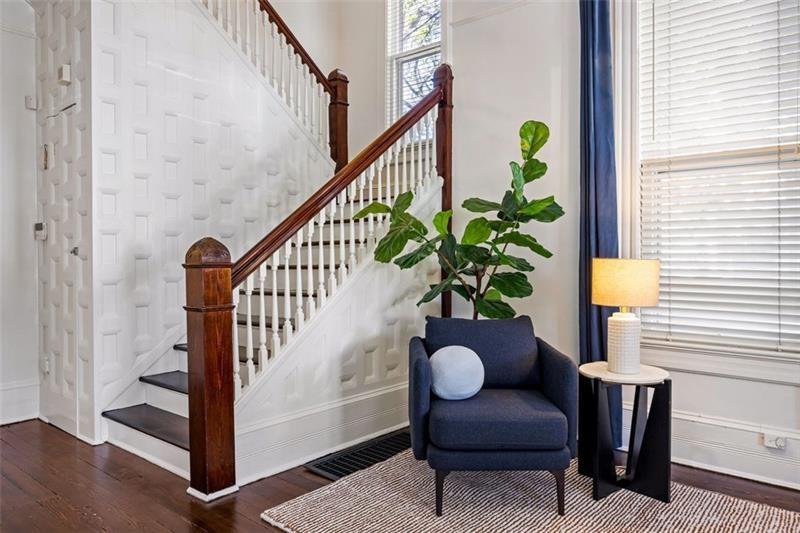 513 Saint Charles Avenue NE