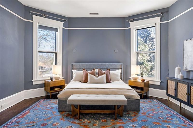 513 Saint Charles Avenue NE