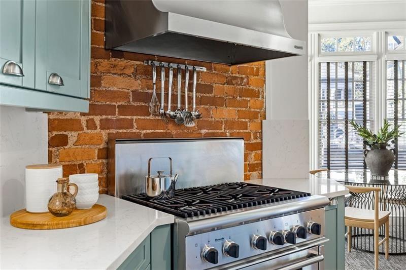 513 Saint Charles Avenue NE