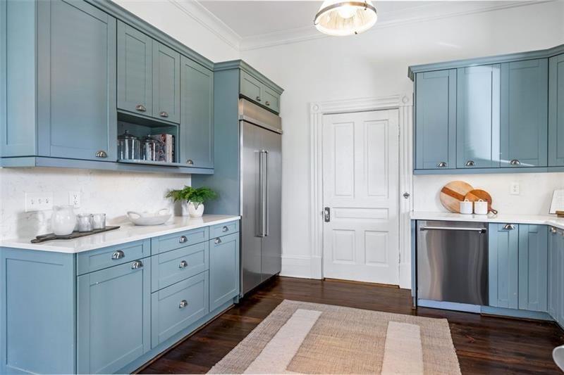 513 Saint Charles Avenue NE