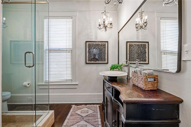 513 Saint Charles Avenue NE