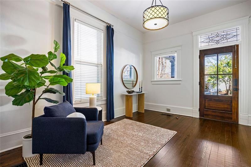 513 Saint Charles Avenue NE