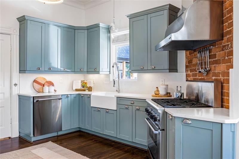 513 Saint Charles Avenue NE