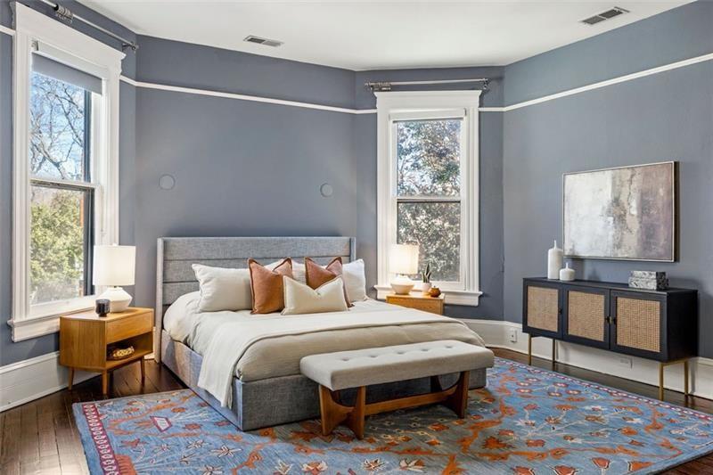 513 Saint Charles Avenue NE