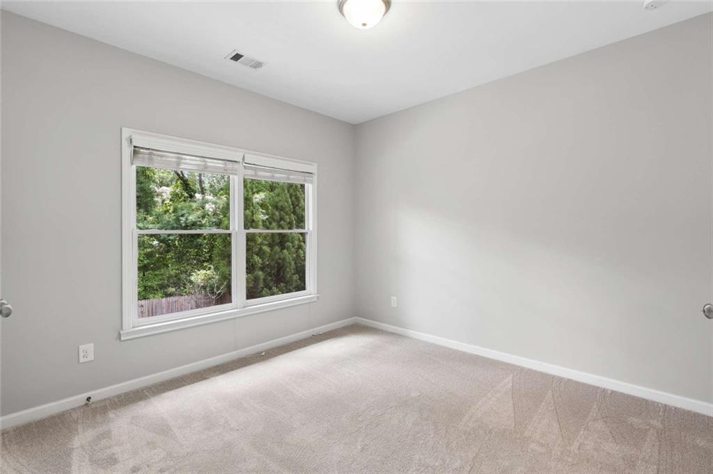 550 Glenaire Walk SE