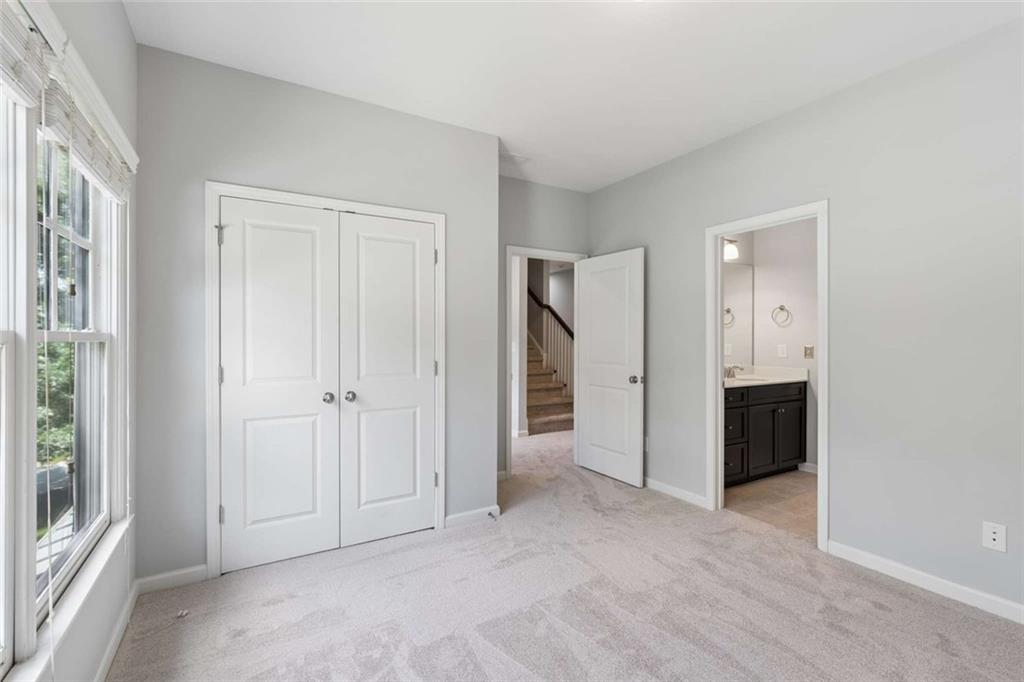 550 Glenaire Walk SE