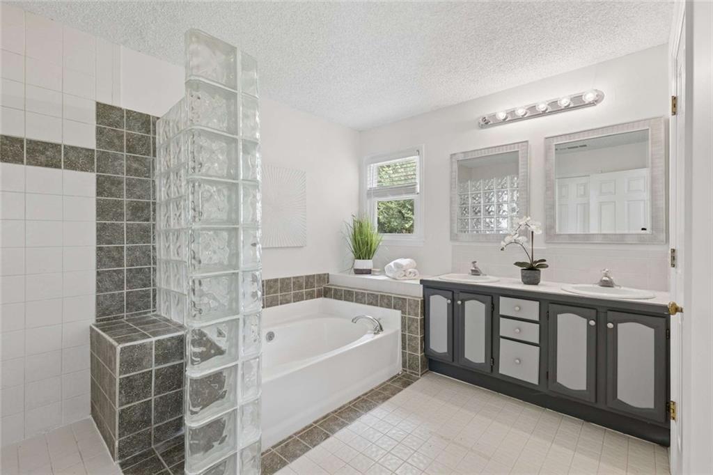 1109 Wynford Commons Commons SW