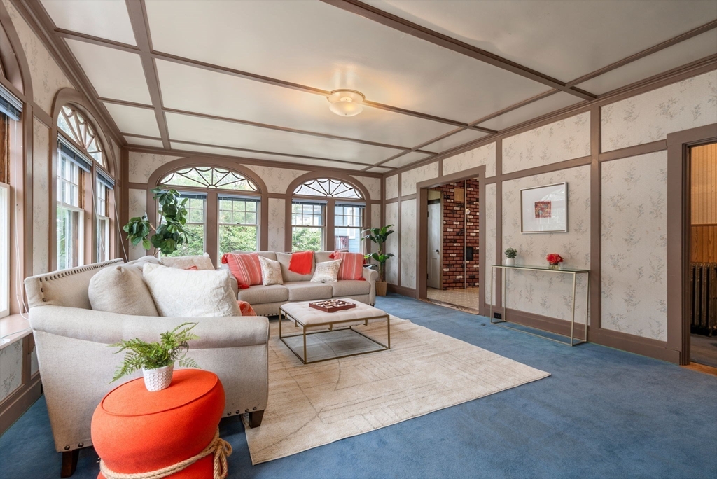 22 Hillside Ave