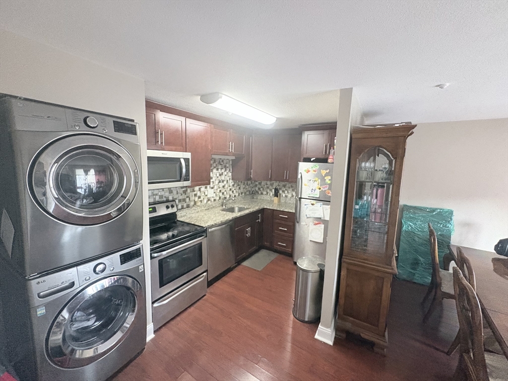 75-77 Colonel Bell Dr. # 11 Unit: 77-11
