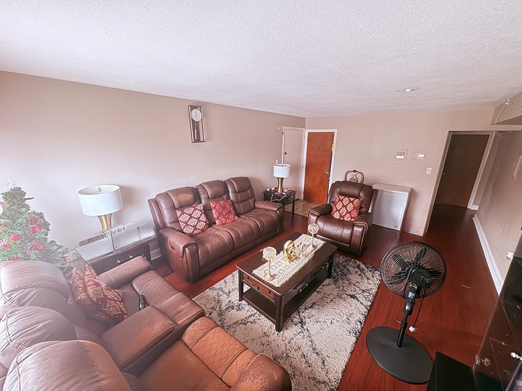 75-77 Colonel Bell Dr. # 11 Unit: 77-11