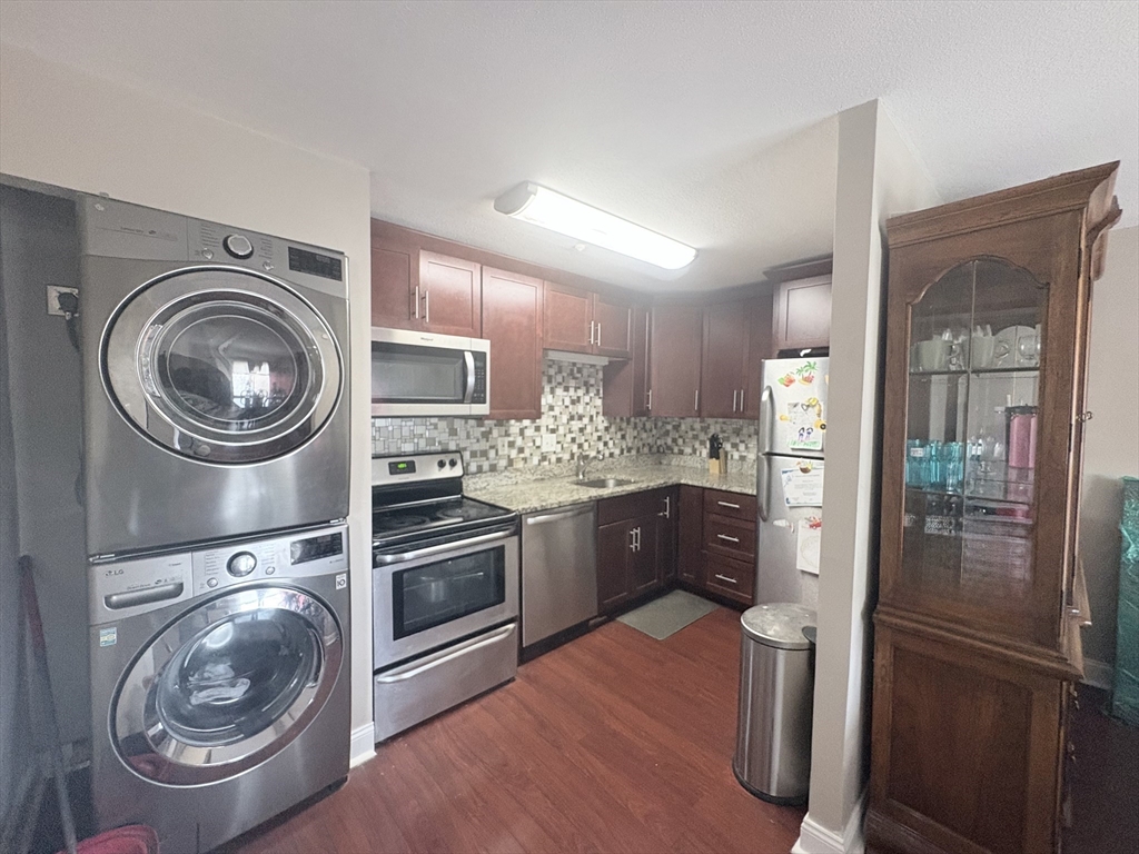 75-77 Colonel Bell Dr. # 11 Unit: 77-11