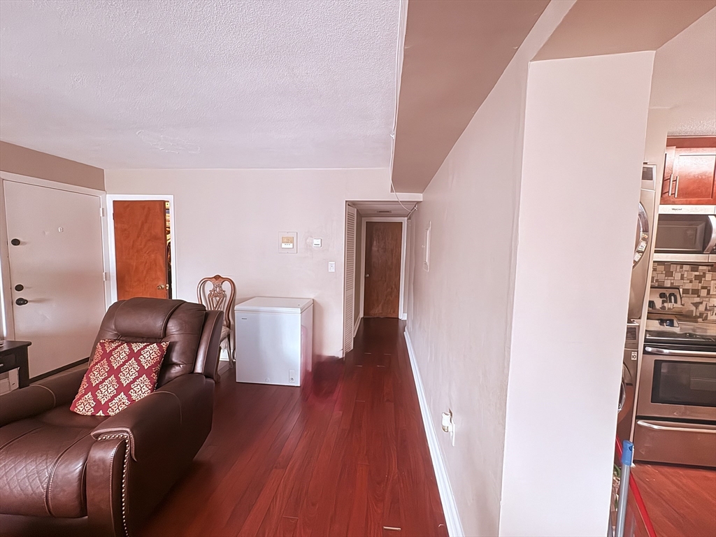 75-77 Colonel Bell Dr. # 11 Unit: 77-11