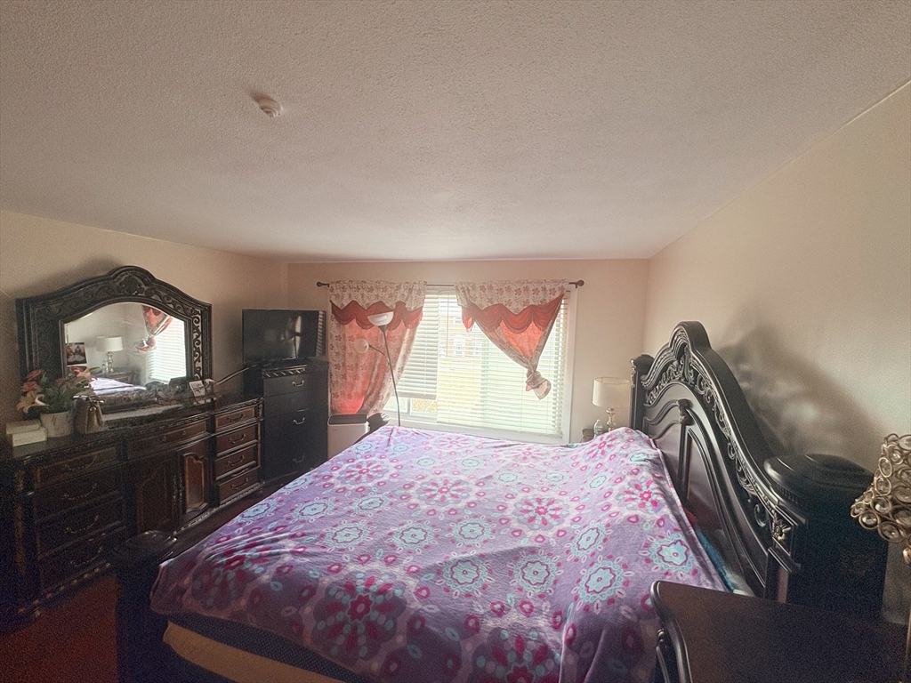 75-77 Colonel Bell Dr. # 11 Unit: 77-11