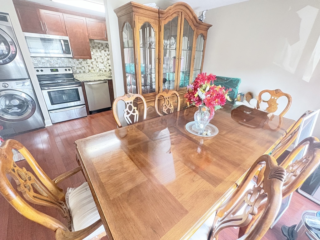 75-77 Colonel Bell Dr. # 11 Unit: 77-11