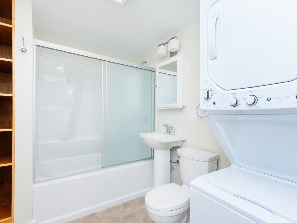 22 Adams Ave # 1