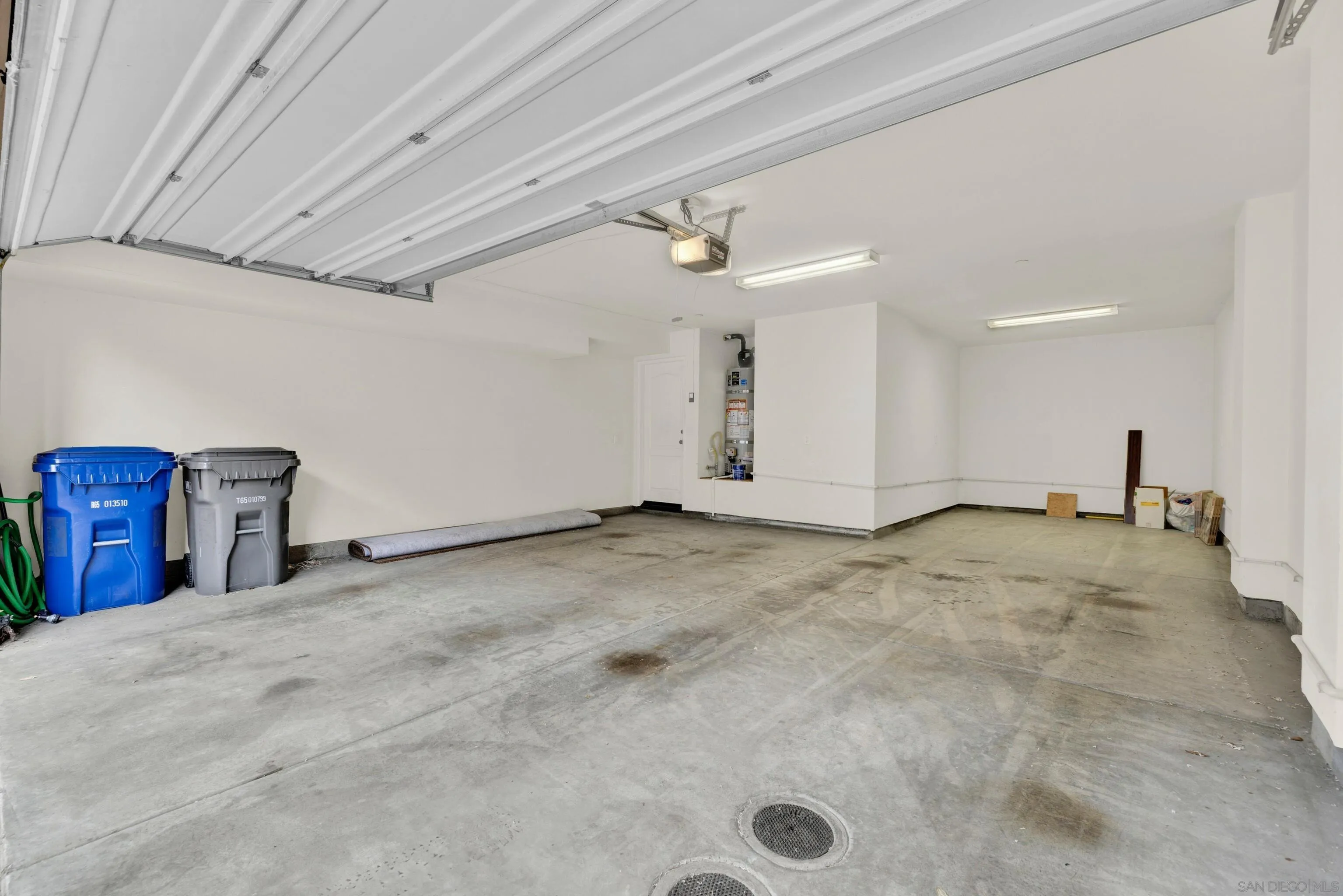 10127 Little Leaf Ln East