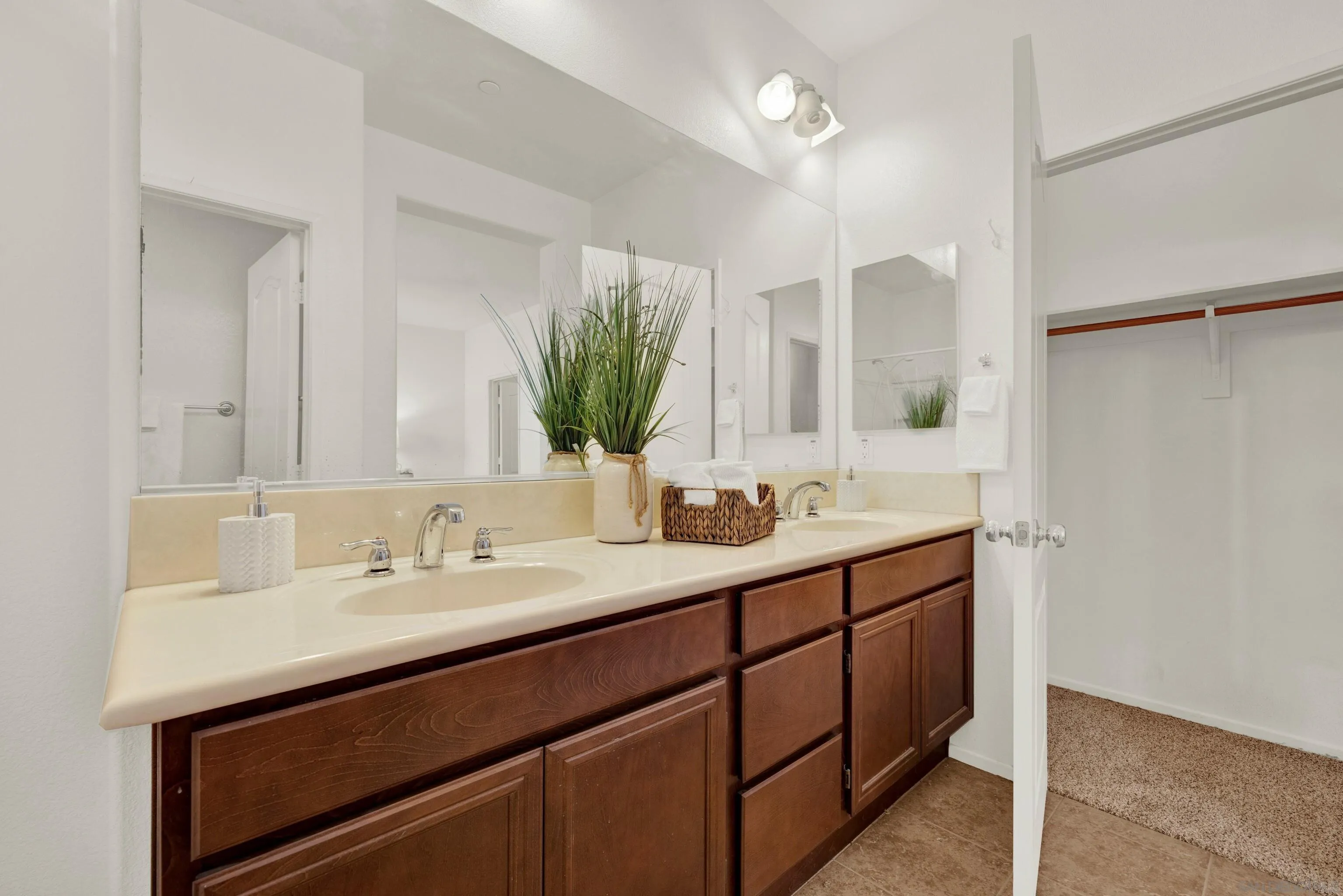 10127 Little Leaf Ln East