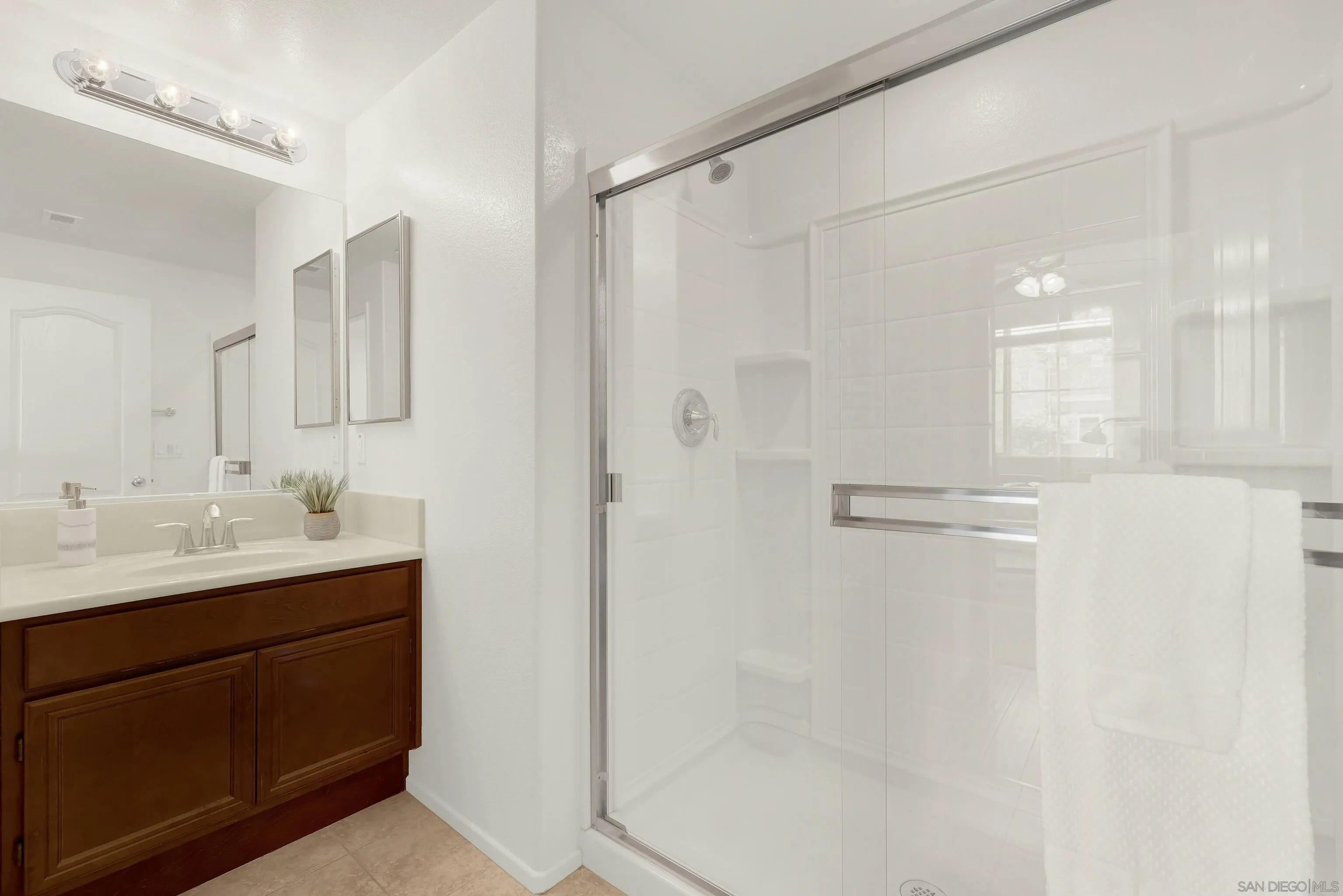 10127 Little Leaf Ln East