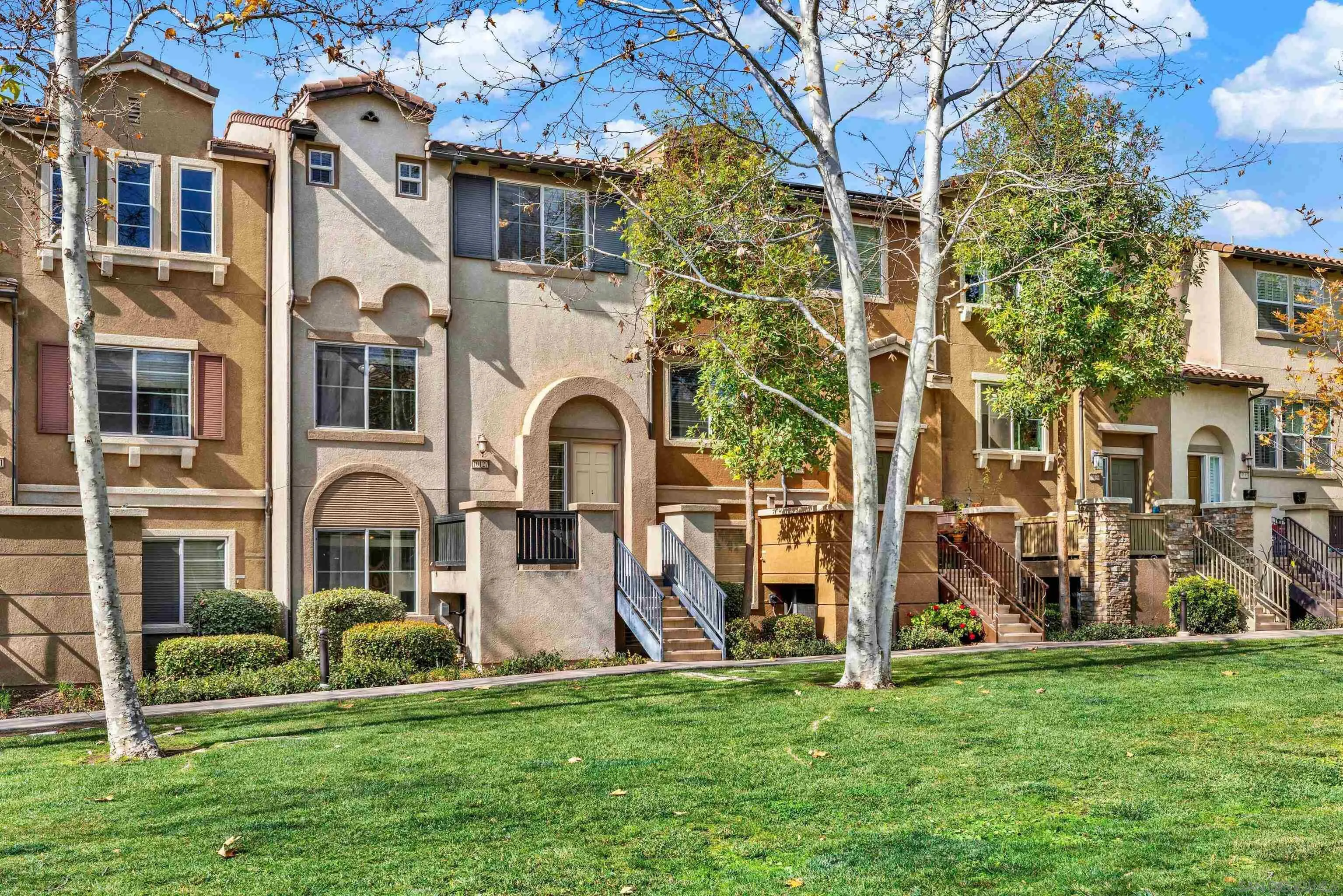 10127 Little Leaf Ln East