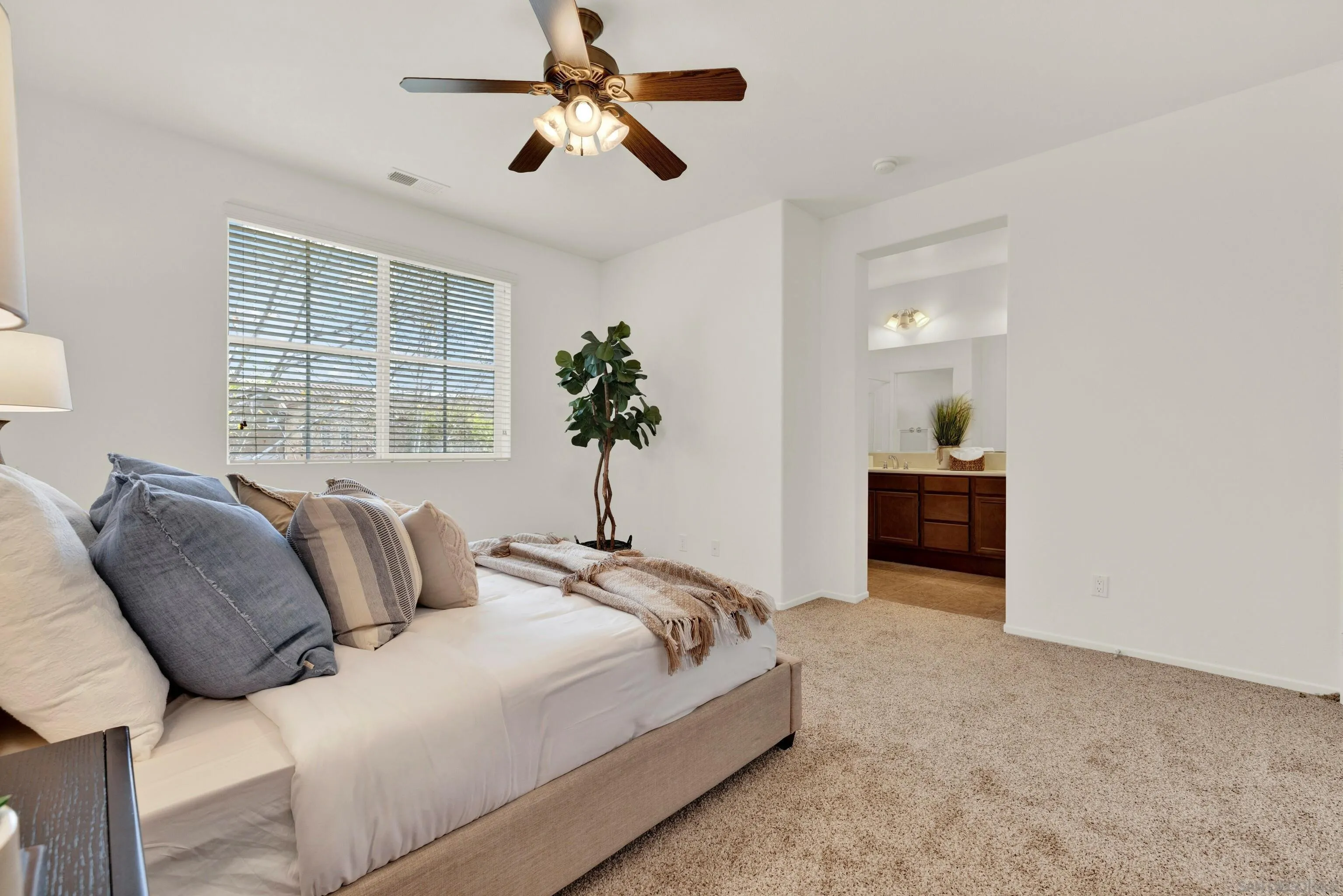 10127 Little Leaf Ln East