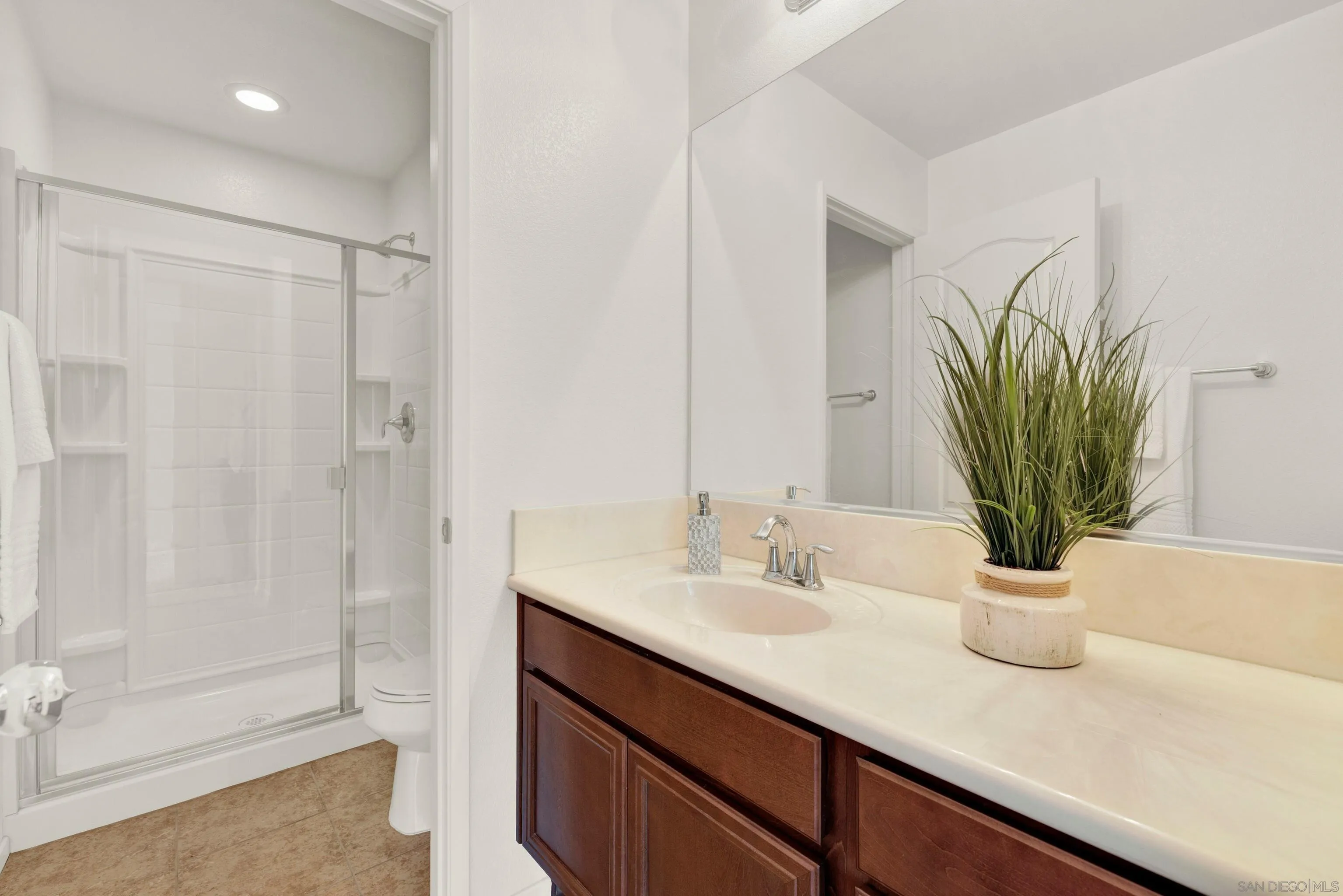 10127 Little Leaf Ln East