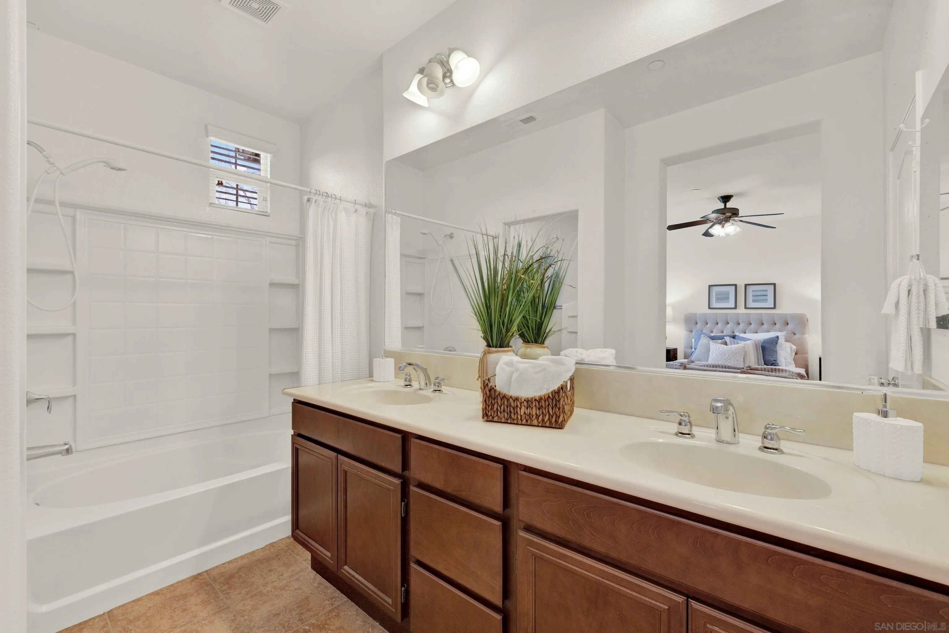 10127 Little Leaf Ln East