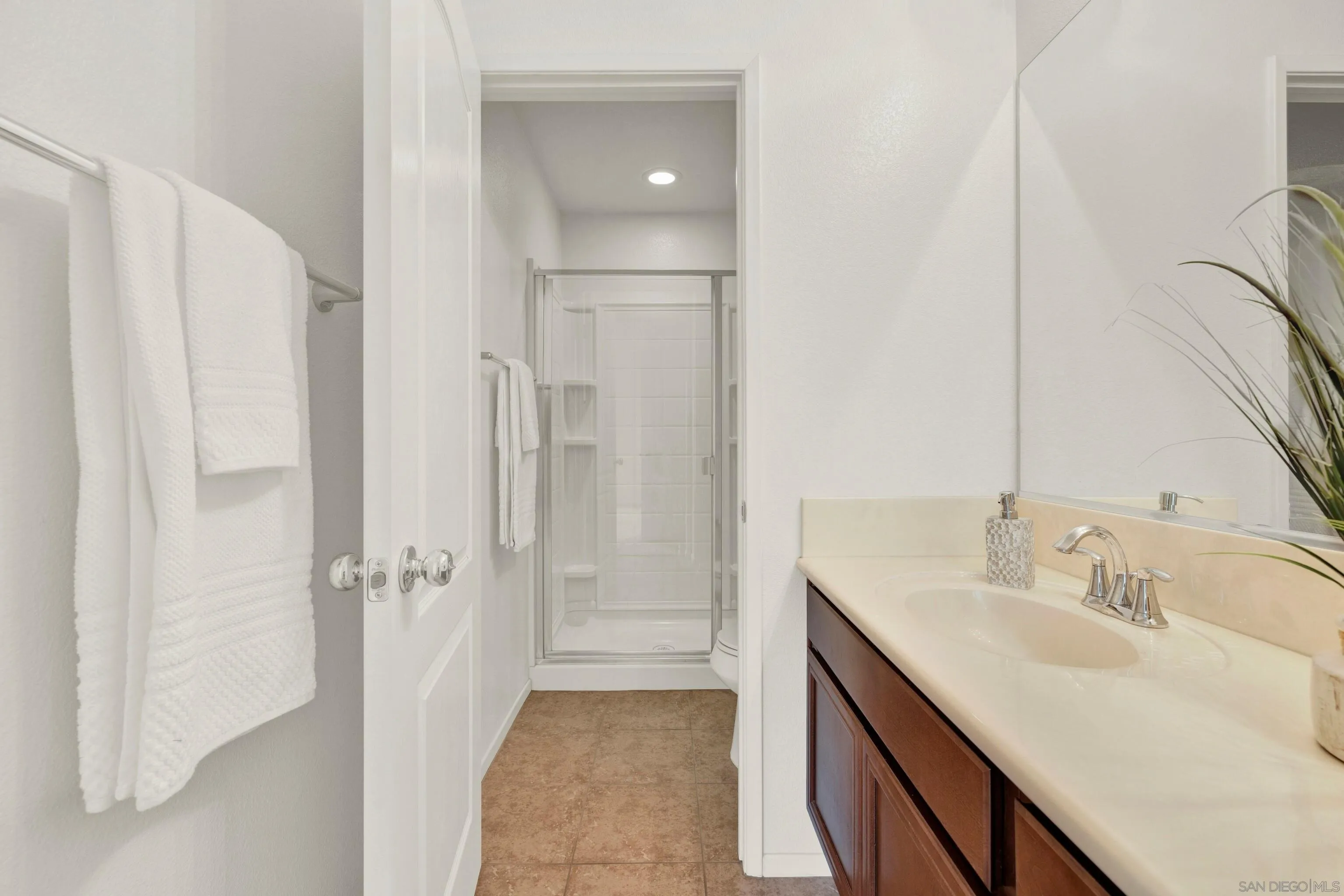 10127 Little Leaf Ln East