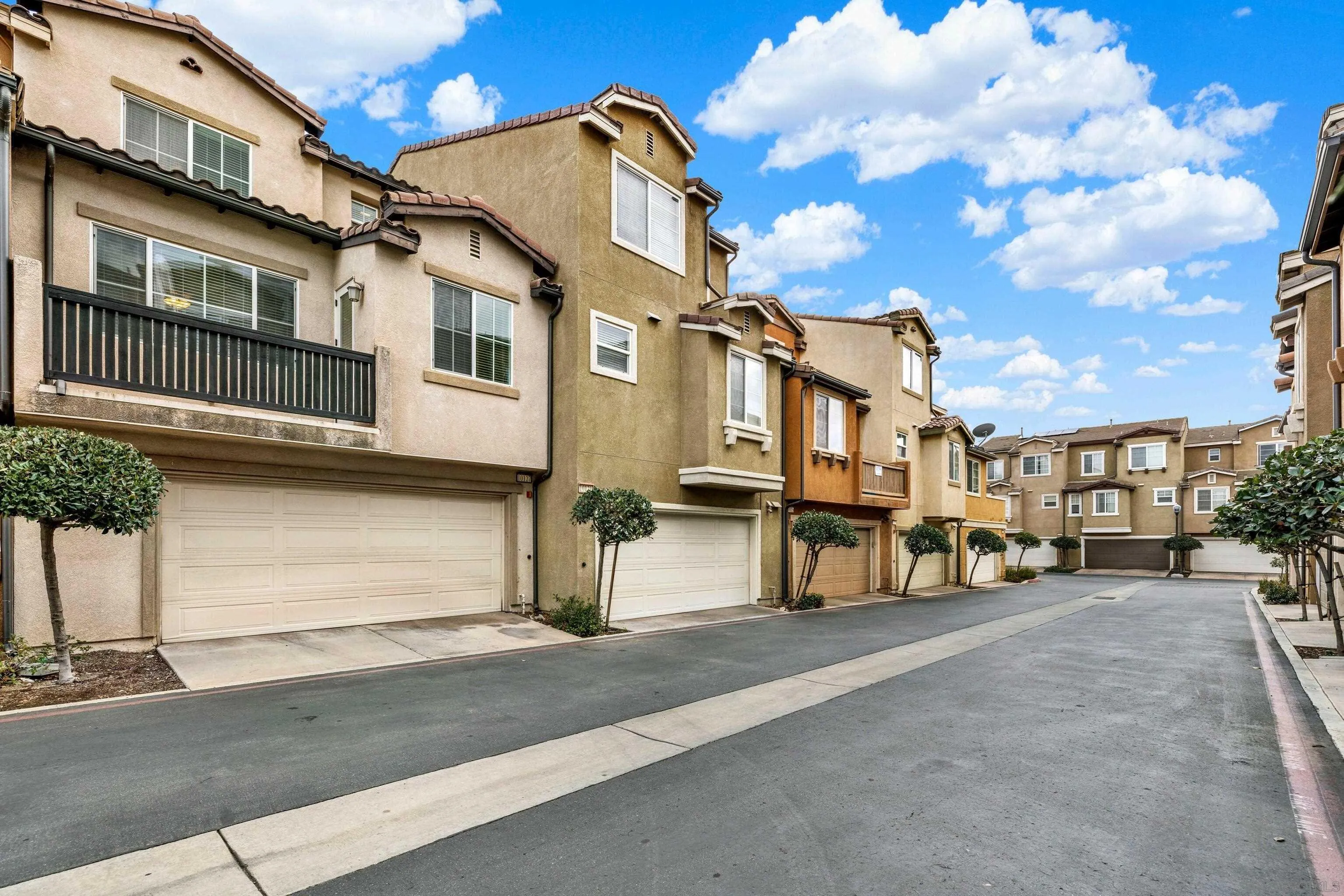 10127 Little Leaf Ln East